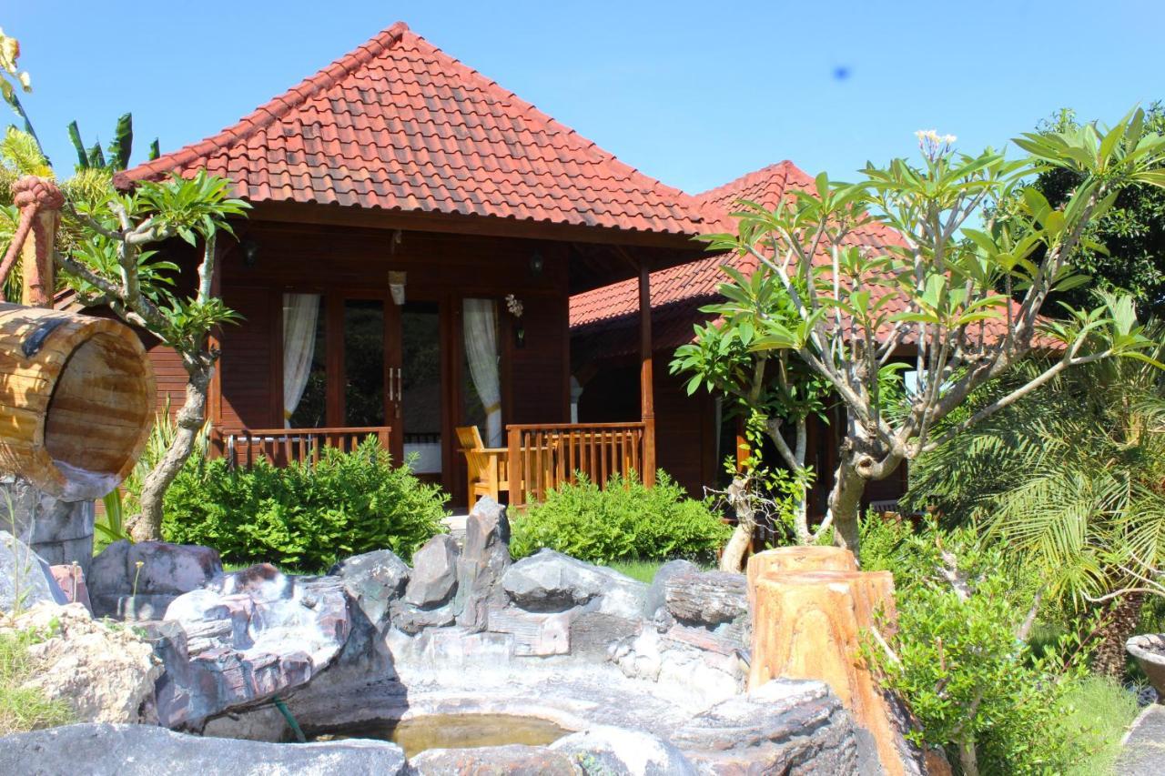 Bamboo Bungalow Jungle View Batununggul Exterior foto