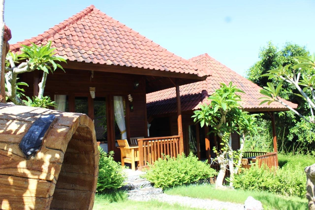 Bamboo Bungalow Jungle View Batununggul Exterior foto